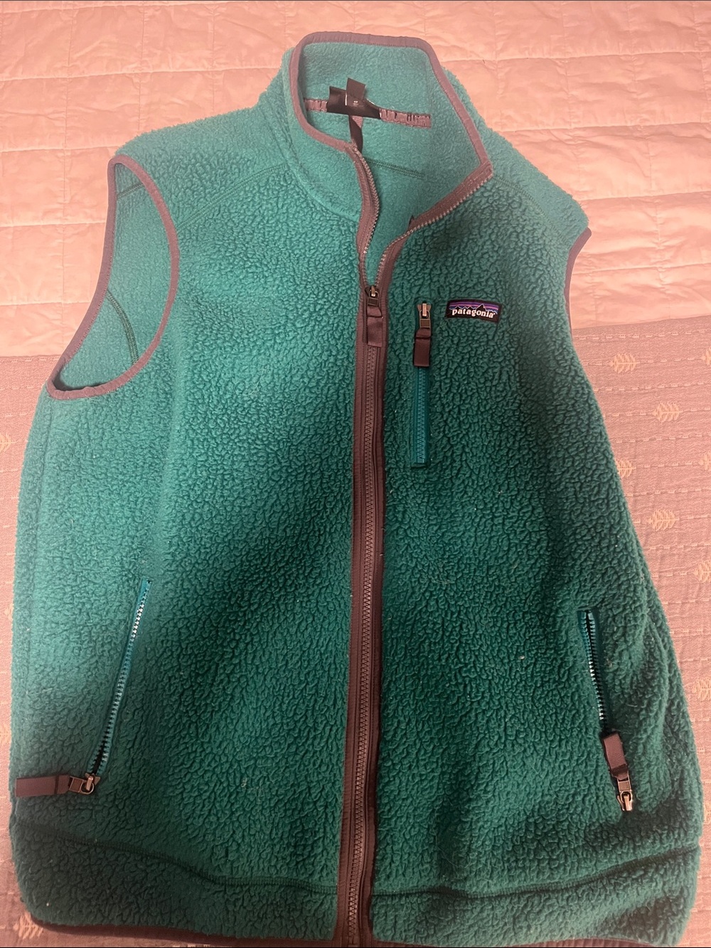 Large Patagonia men’s Teal Sherpa Fleece Vest with Zipper Pockets